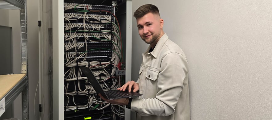 09_06 HR_Web_cover_photo_IT_spec_883x389_Vasek